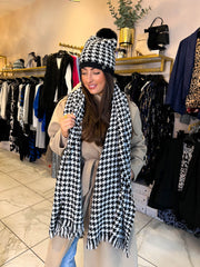 The Kayley- Black and White Houndstooth Pom Pom Hat