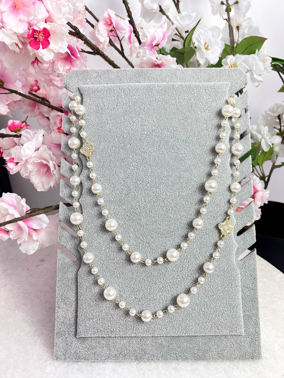The Cloe - White Clover and Pearl Necklace