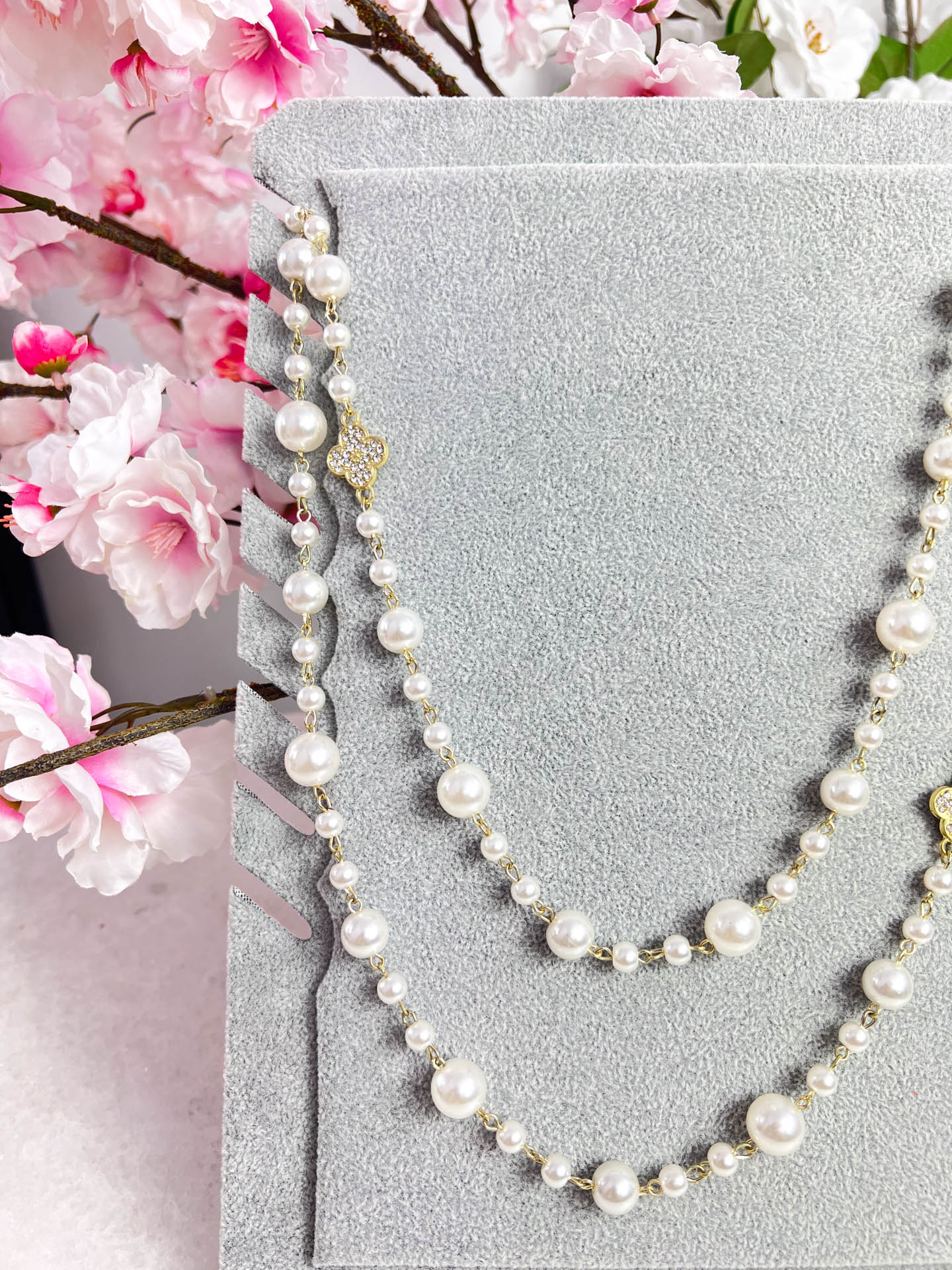 The Cloe - White Clover and Pearl Necklace