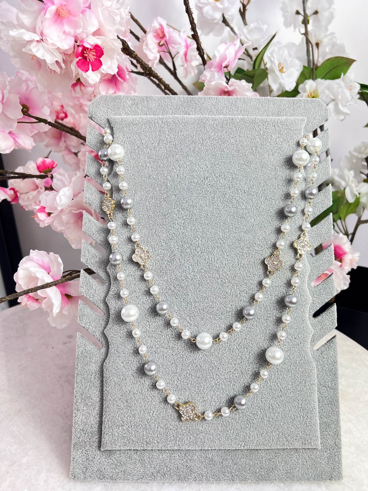 The Tilly - Grey Clover and Pearl Necklace