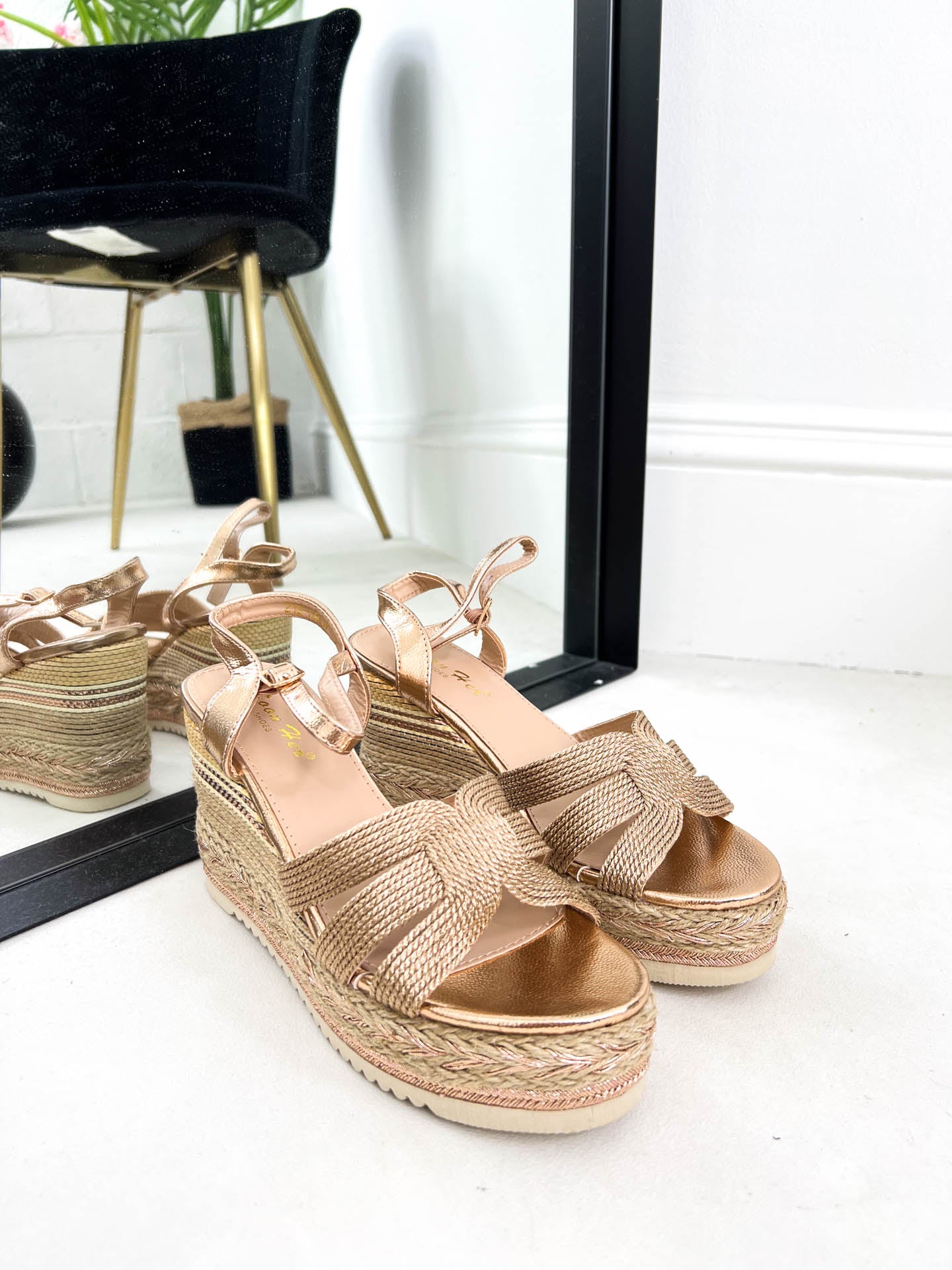 The Franny- Platform wedge with striped design