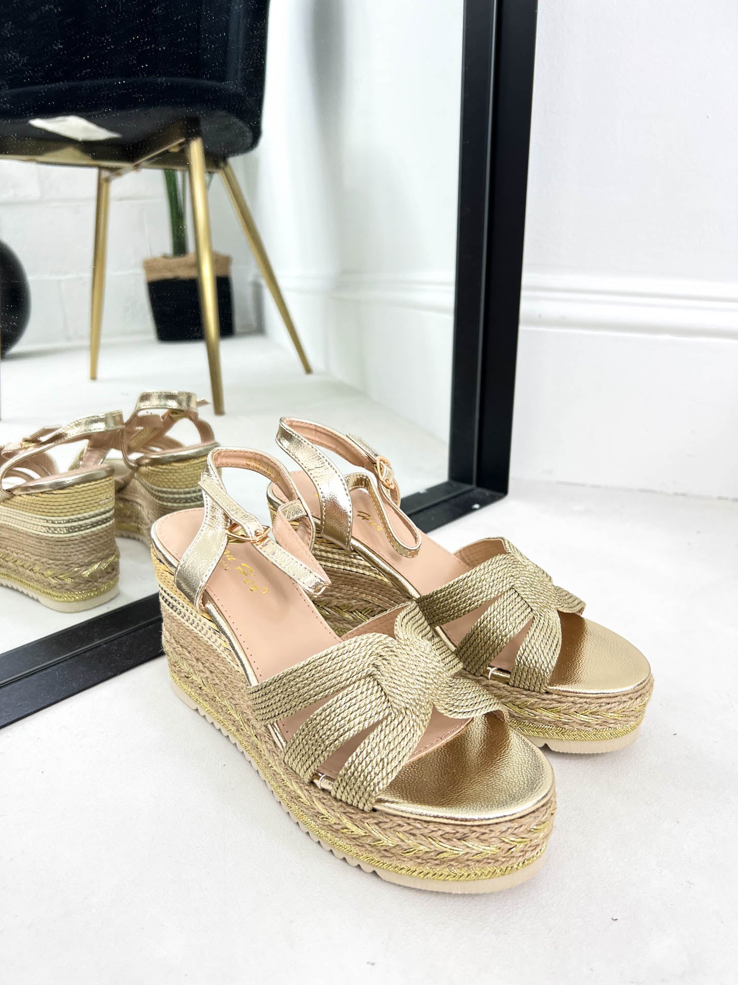 The Franny- Platform wedge with striped design