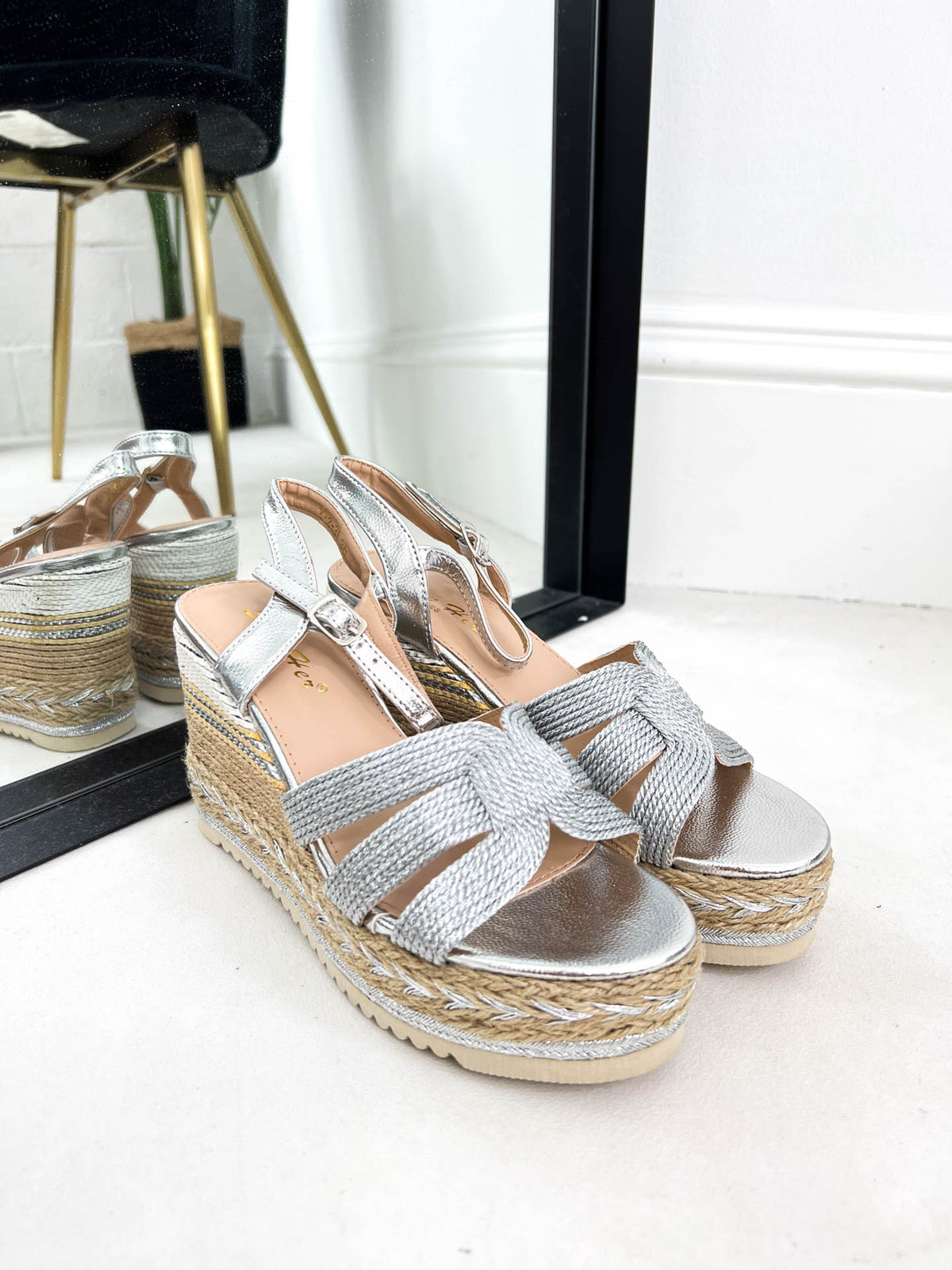 The Franny- Platform wedge with striped design