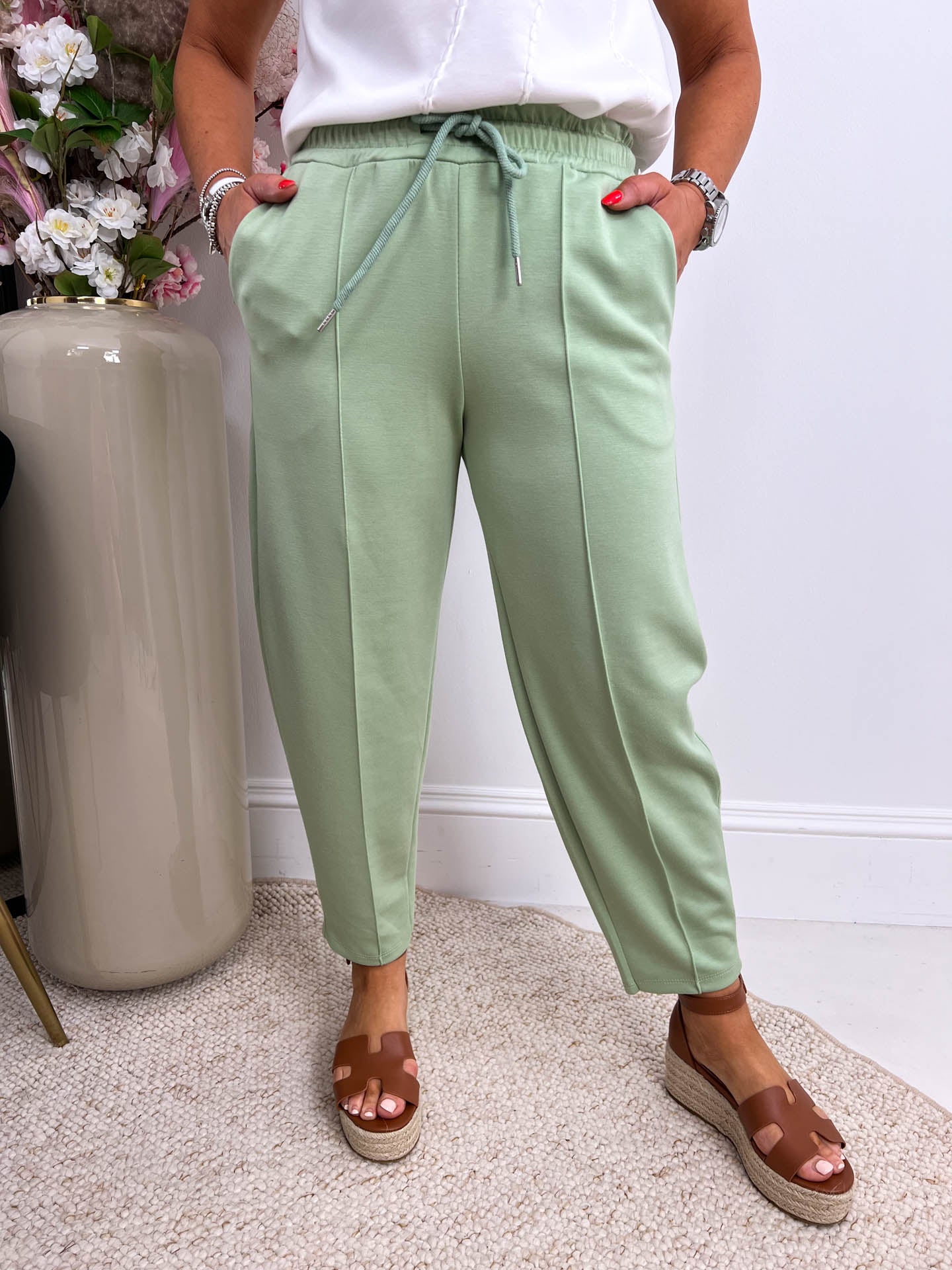 The Aria -Regular Carrot Leg Joggers