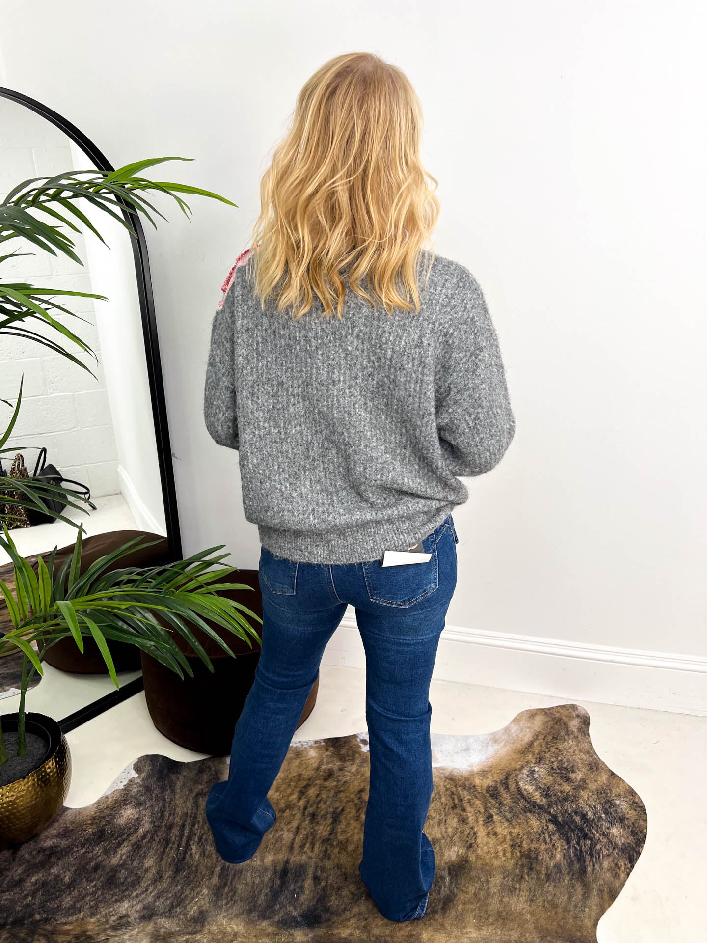 The Tate - Pink Flower Detailing Knit
