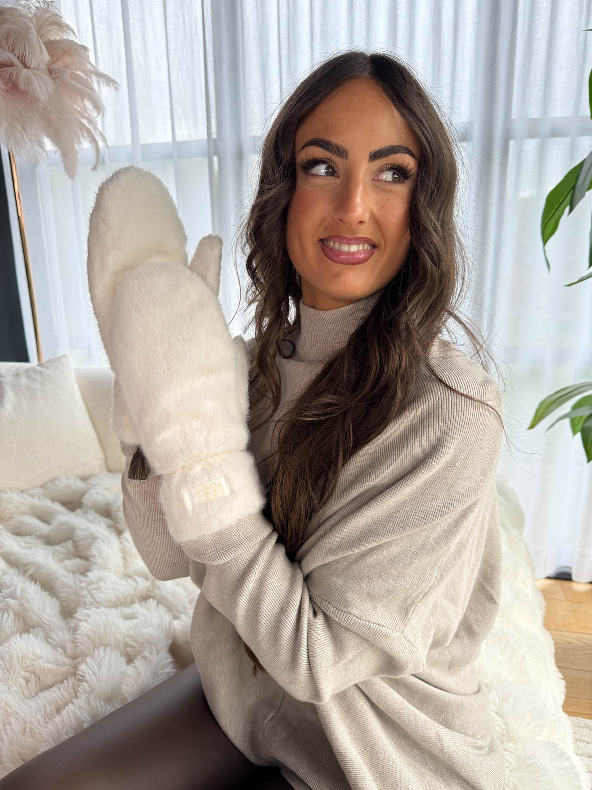 The Una - Faux Fur Gloves