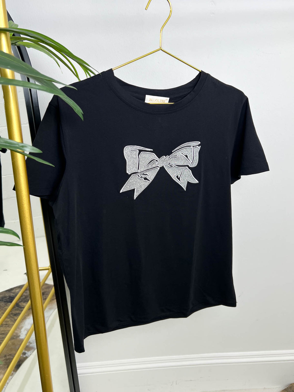 The Tyla - Bow Graphic T-Shirt