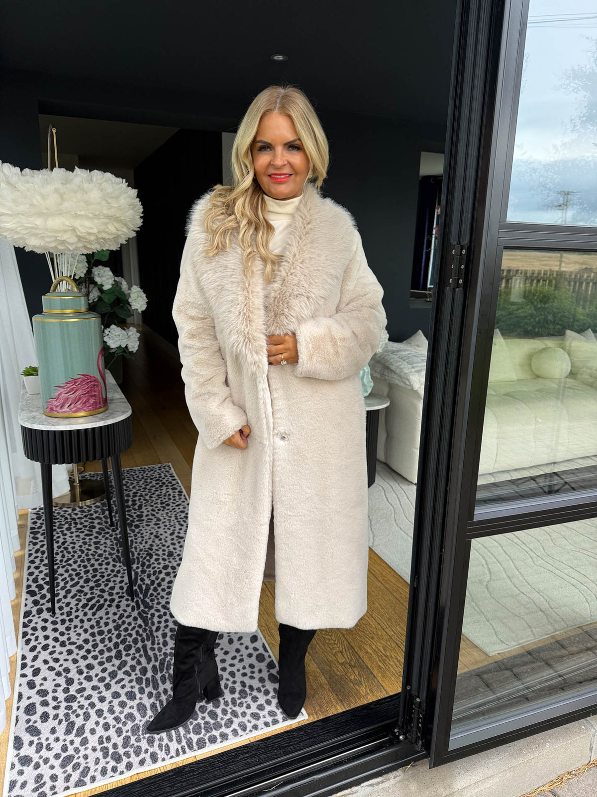 The Emily - Beige Oversized Collar Faux Fur Long Coat