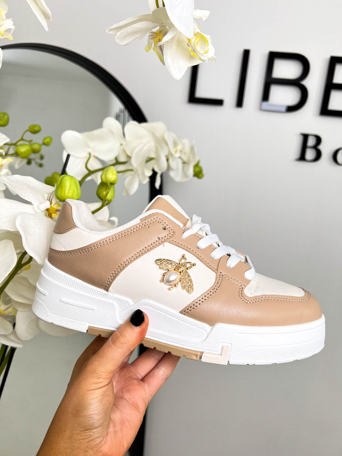 The Bea - Bee Detail Leather Platform Trainer